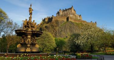 Castillo de Edimburgo y explanada