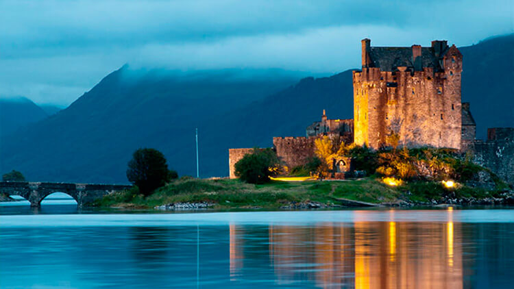 El Castillo de Eilean Donan en la entrada a la Isla de Skye