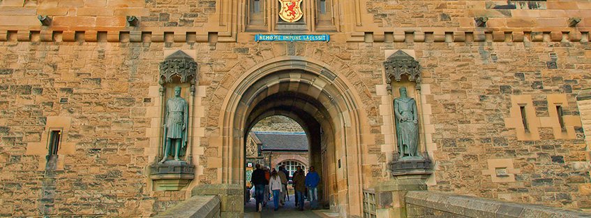 La puerta de la entrada del Castillo de Edimburgo