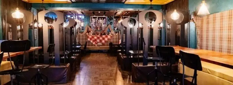 Interior de un pub escocés