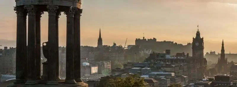 Vistas de la ciudad de Edimburgo desde Calton Hill