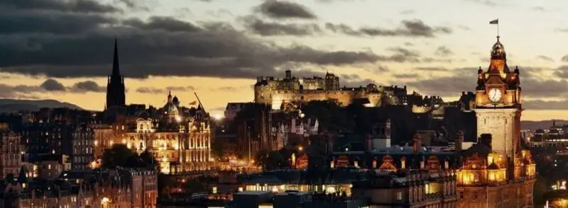 Vista de la ciudad de Edimburgo de noche