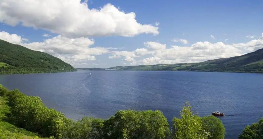 Vista del Lago Ness en Escocia