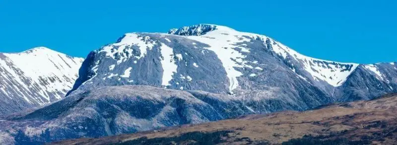 ben-nevis-montaña-escocia Ben Nevis con nieve durante el invierno, la montaña más alta de Escocia