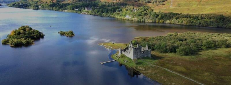 Castillo de Kilchurn a orillas del Loch Awe en Escocia