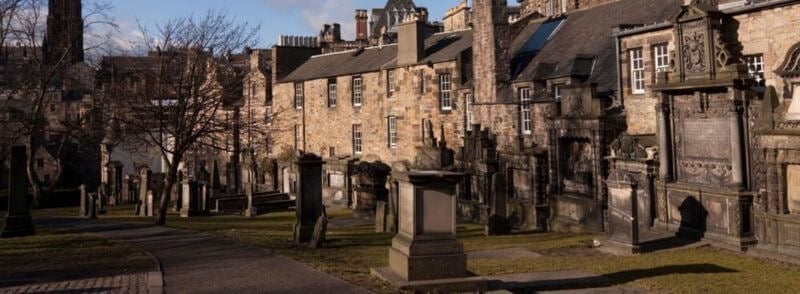 cementerio-edimburgo-escocia Tumbas en un cementerio de Edimburgo