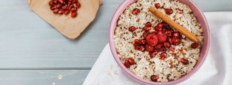 Porridge de quinoa con canela y semillas de granada