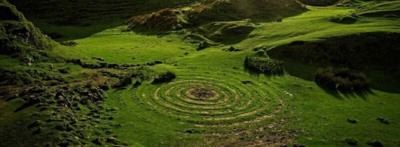 Fairy Glen en la Isla de Skye en Escocia, Reino Unido