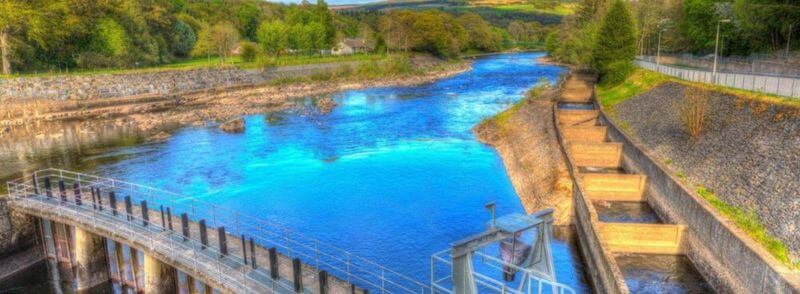 Escalera de los salmones en el río Tummel en Pitlochry, Escocia
