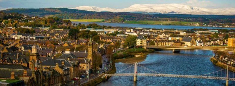 inverness-tierras-altas-escocia-reino-unido Paisaje de Inverness en Escocia, Reino Unido