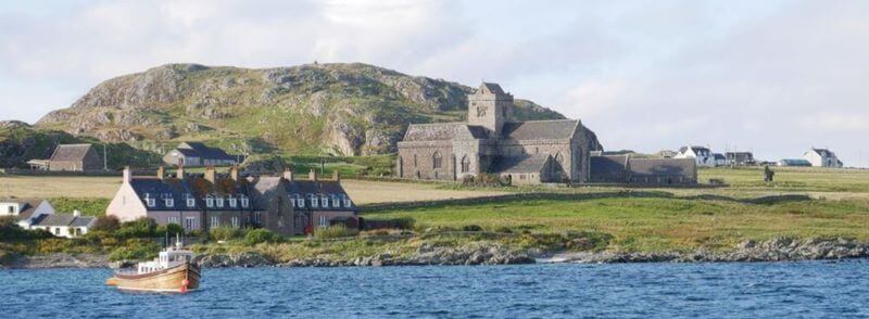 iona-abbey-abadia-isla-escocia Abadía de Ionna en la isla de Ionna en Escocia