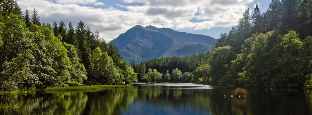 Vista del Lago Glencoe en Escocia