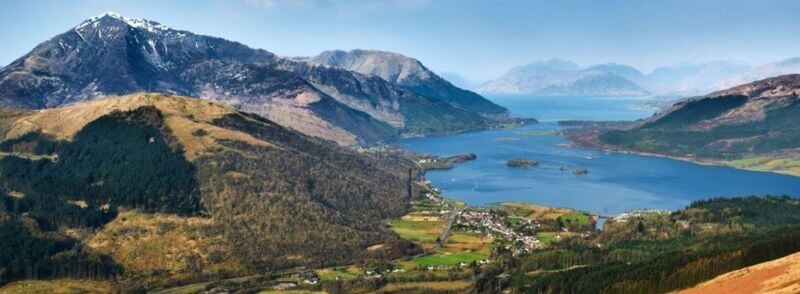 loch-leven-pueblo-glencoe-escocia Vista del pueblo de Glencoe y el Lago Leven en Escocia