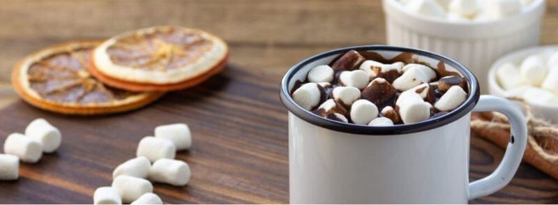 marshmallow-chocolate-caliente Taza de chocolate caliente con marshmellows