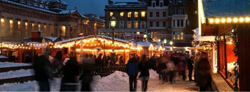 Mercadillo navideño en Edimburgo o Edinburgh Christmas Market en Escocia