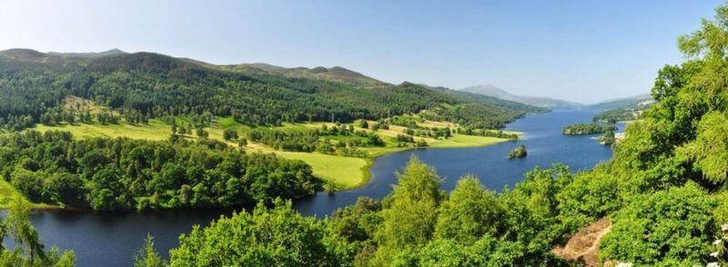 Vistas del Loch Tummel desde el Mirador de la Reina o Queen's View en Escocia