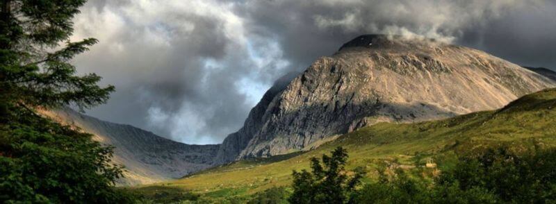 montaña-ben-nevis-escocia Vista de la montaña Ben Nevis en Escocia