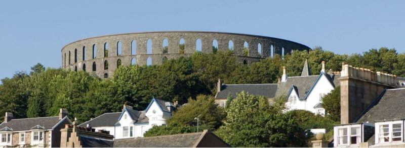 Vista de la Torre McCaig en Oban, Escocia