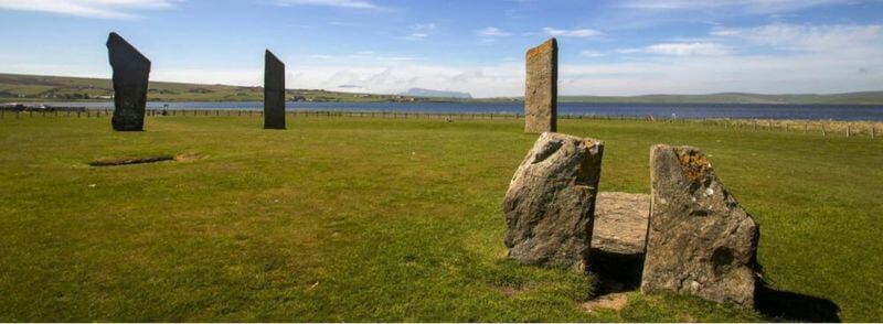 Standing Stones de Stennes en las Islas Orcadas en Escocia Standing Stones de Stennes en las Islas Orcadas en Escocia
