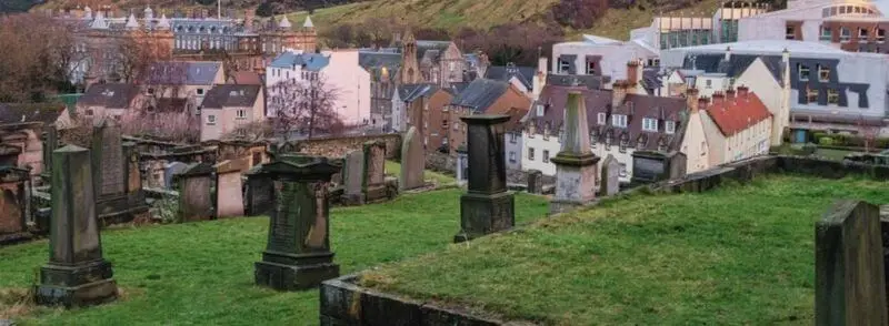 Interior del Cementerio de Greyfriars en Edimburgo, Escocia
