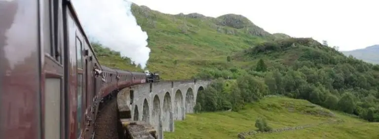 Tren de Harry Potter o Jacobite Train sobre el Viaducto de Glenfinnan