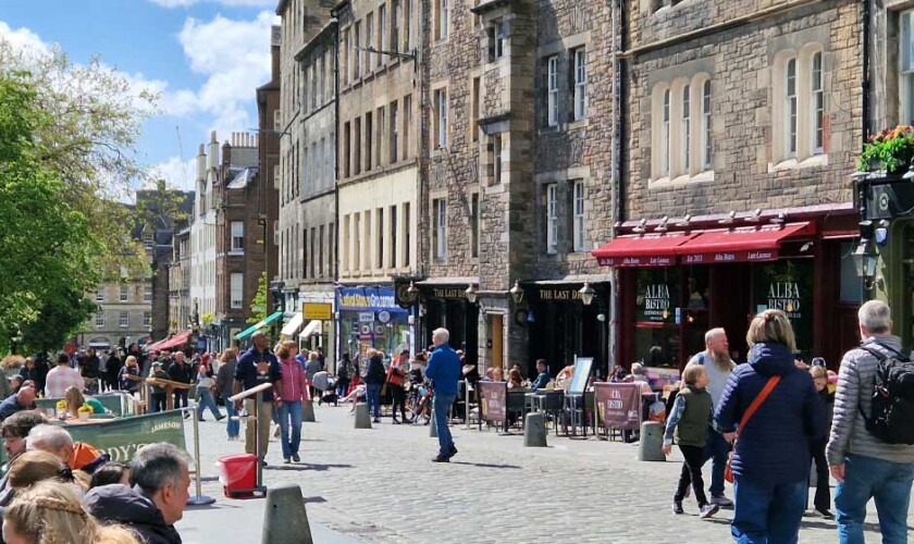 Free tour visitando el Grassmarket de Edimburgo