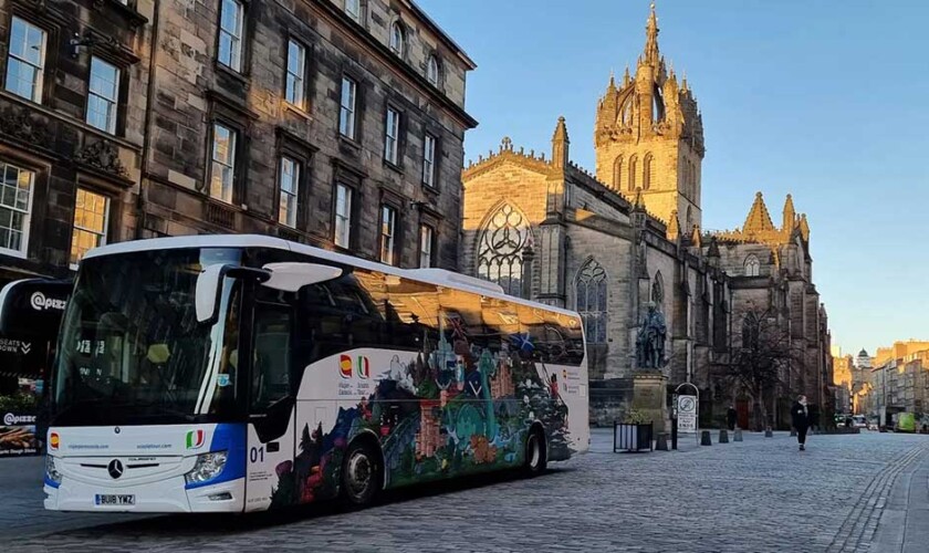 comenzando el tour al Lago Ness desde la royal mile