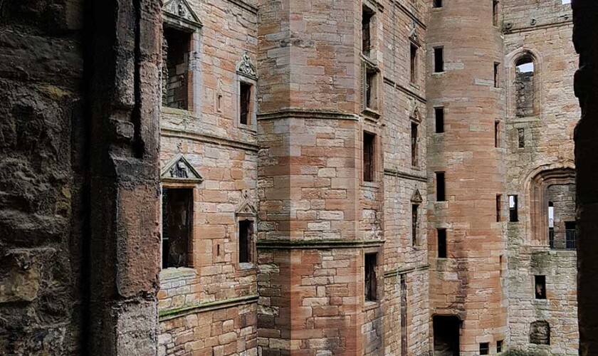 Interior del palacio de Linlithgow durante el tour