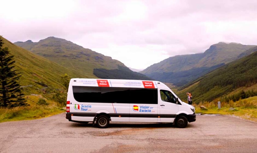 Minibús en las Highlands