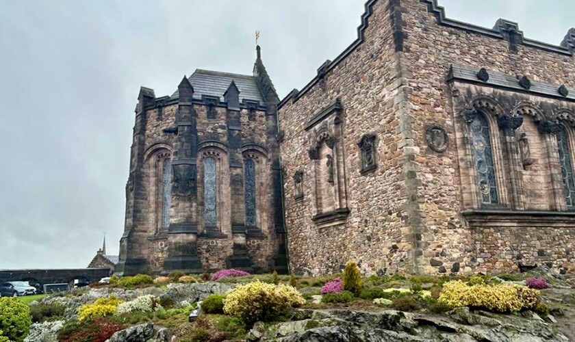 Monumento nazionale - interno-del-castello-di-Edimburgo