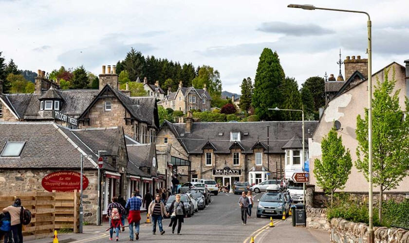 Pitlochry volviendo del lago Inverness