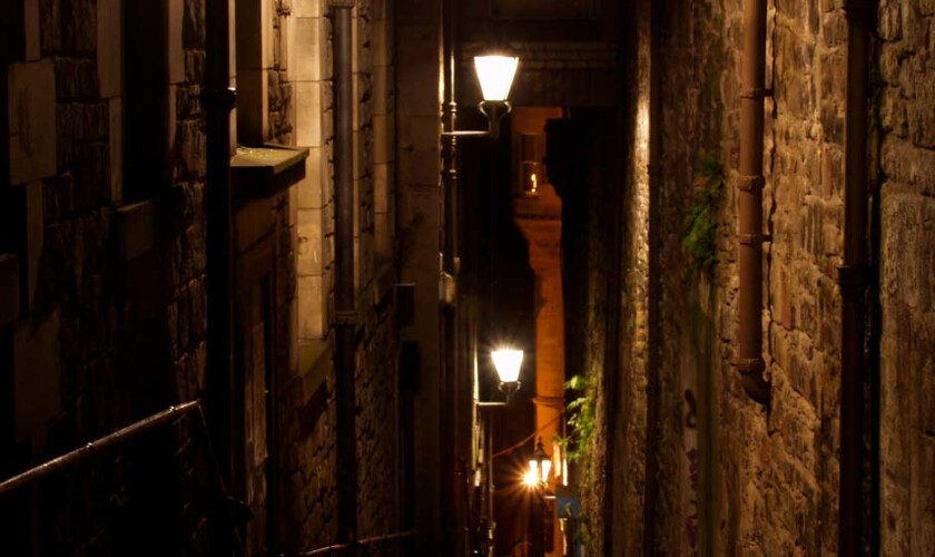Callejón de Edimburgo en la Old Town
