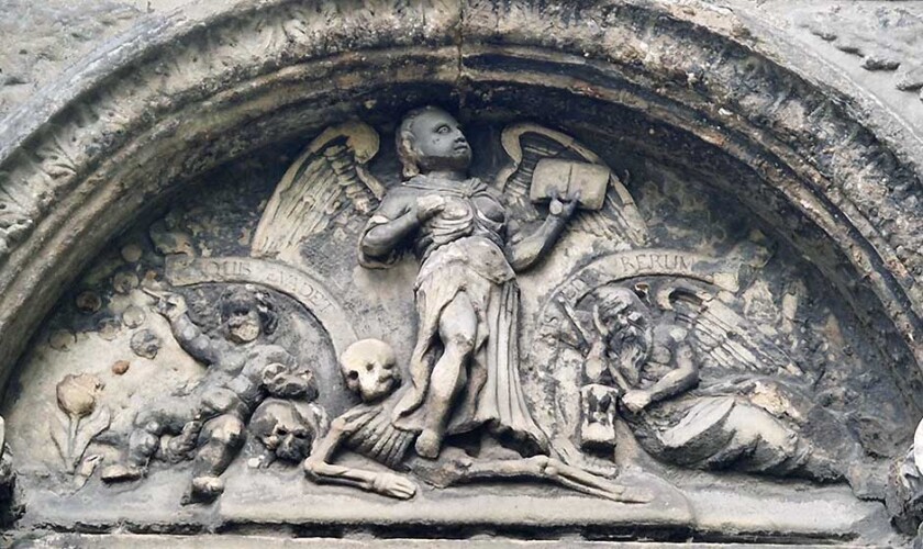 Detalle de tumba del cementerio que se ve durante el tour