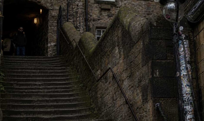 Escaleras hacia la Royal Mile