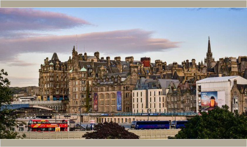 Skyline de Edimburgo al atardecer