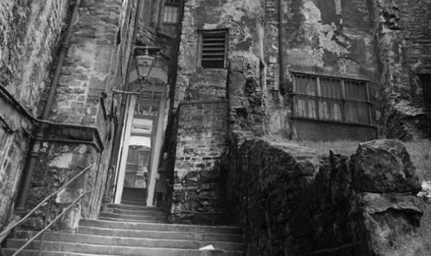 Subiendo hacia la Royal Mile por uno de los callejones